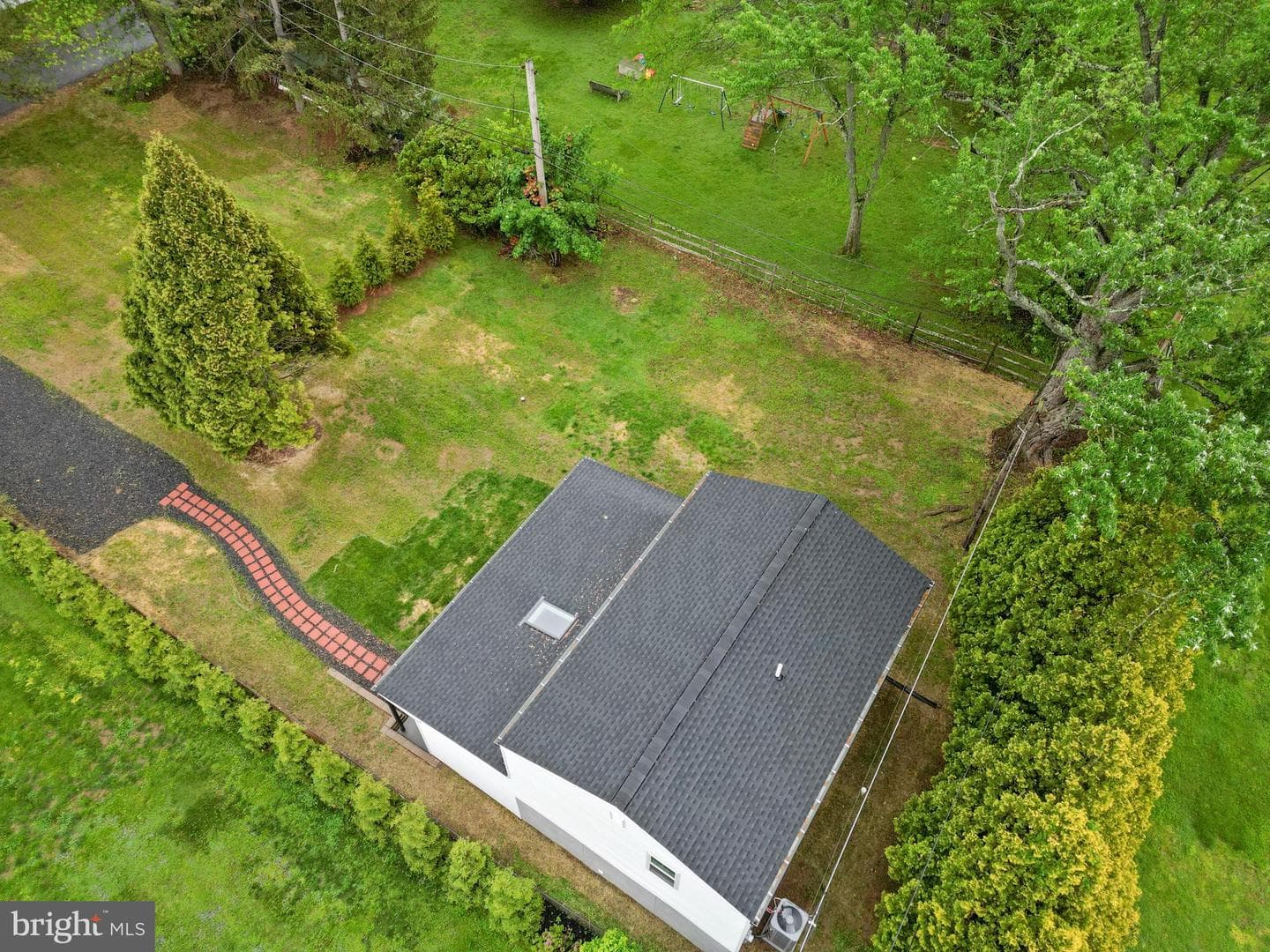 2112 Elm Avenue photo 4