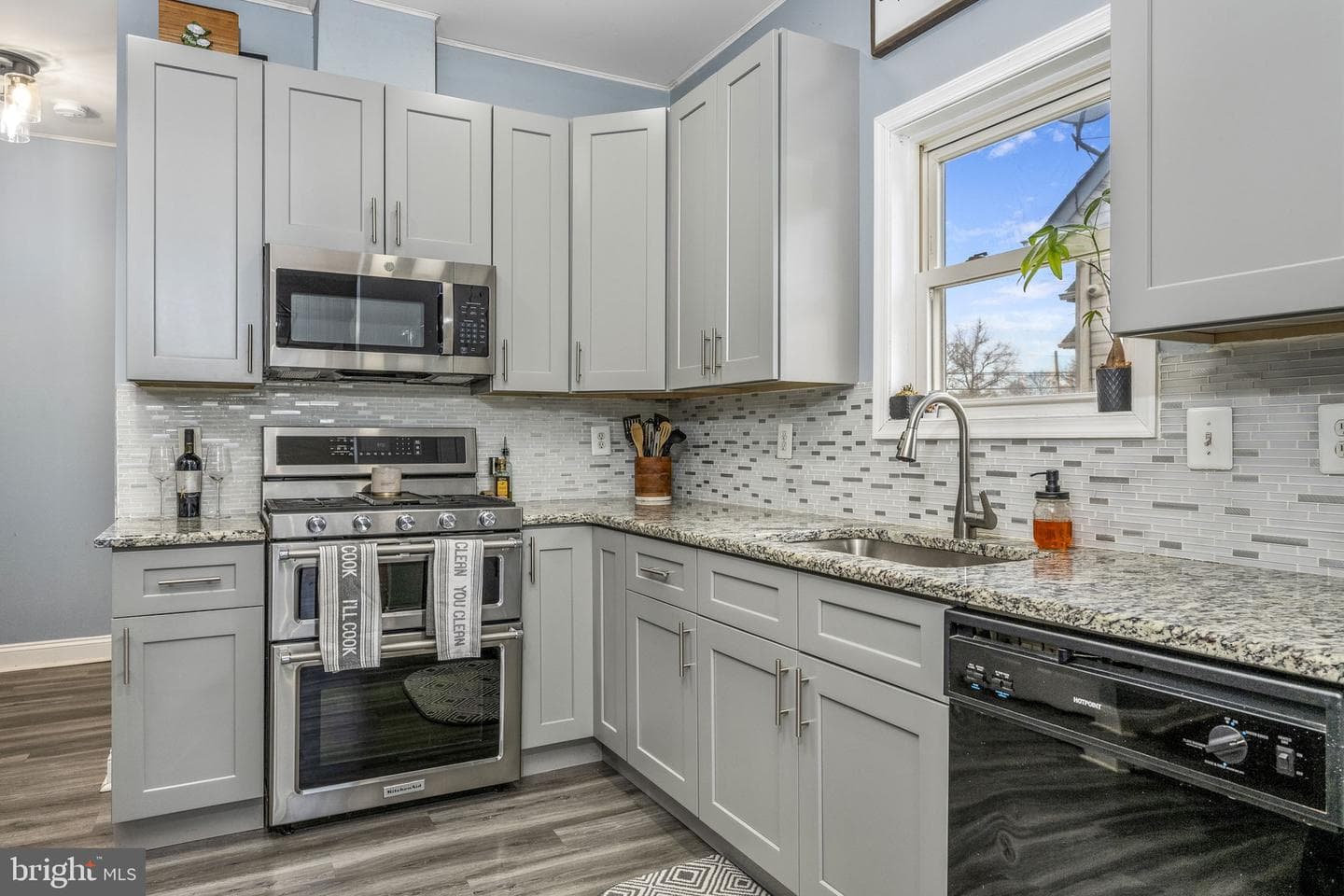 2912 Dixon Avenue photo 9