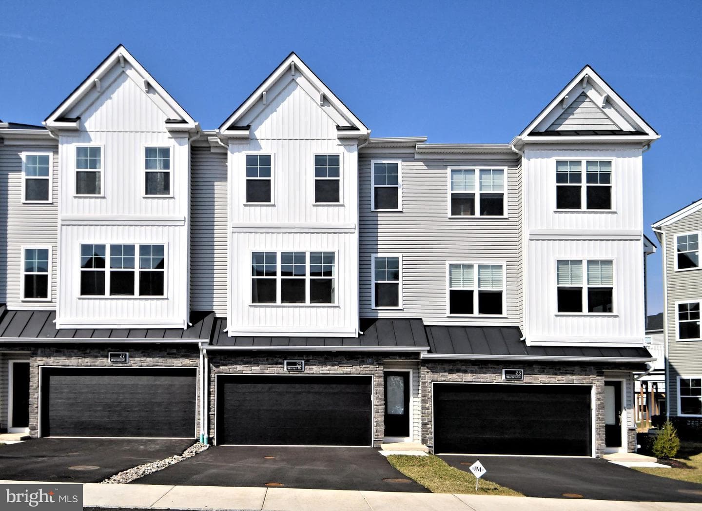 25 Warren Drive photo 2