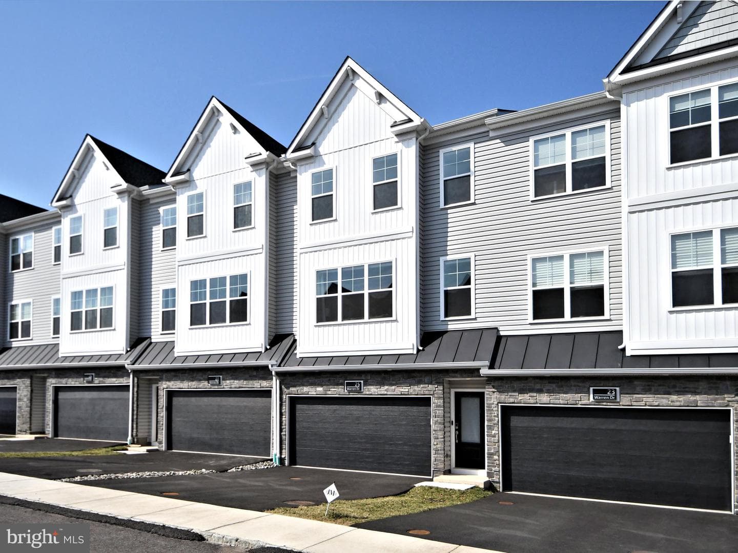 25 Warren Drive photo 3