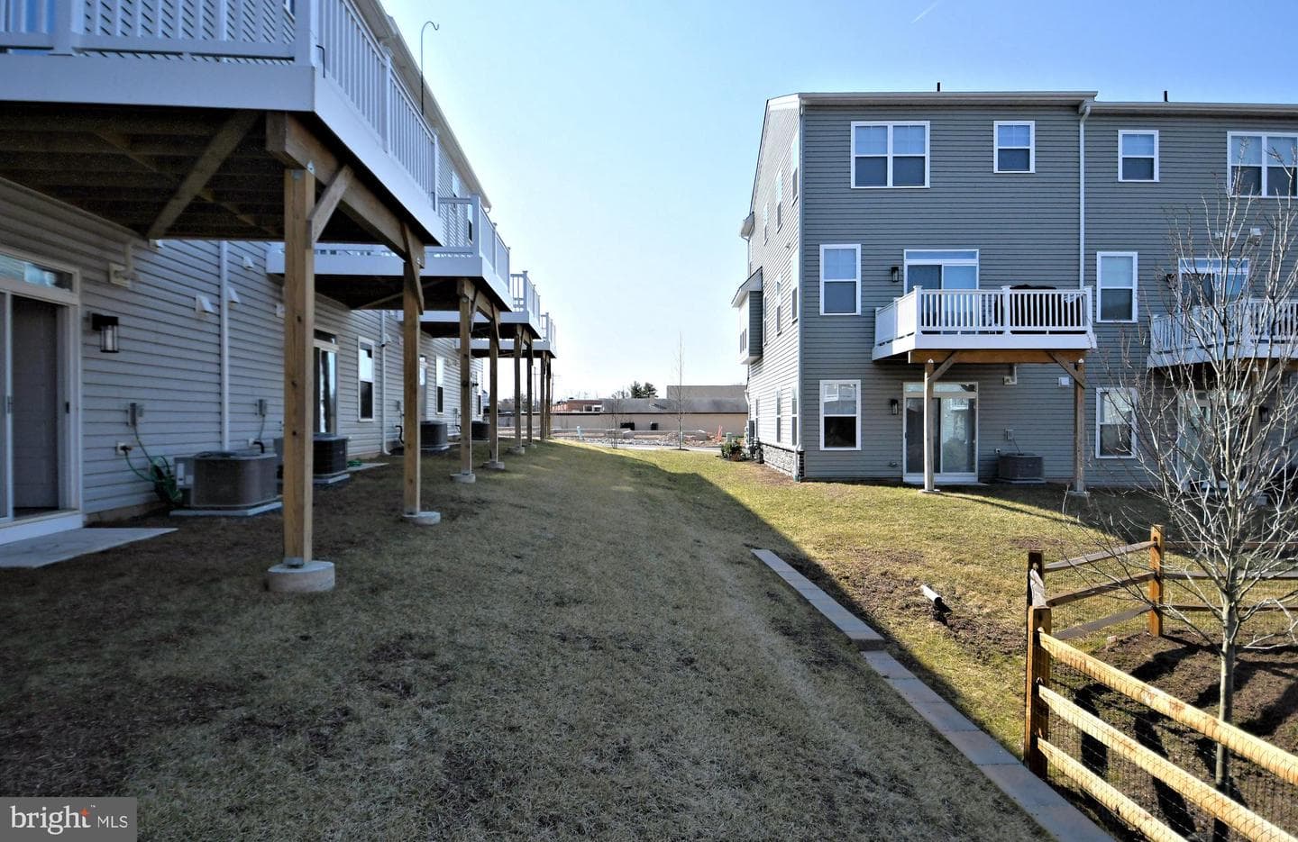 25 Warren Drive photo 60