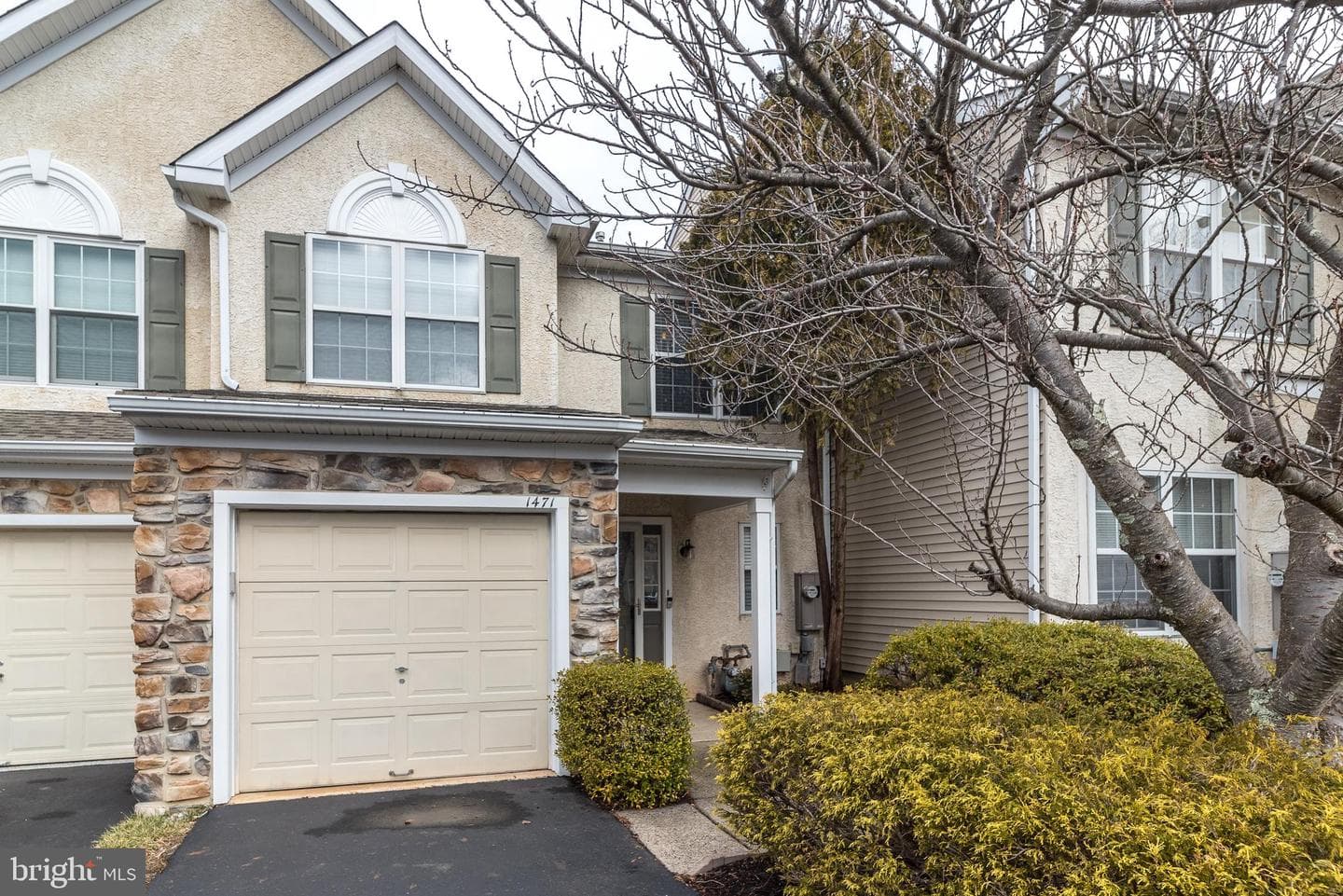 1471 Sweetbriar Drive photo 2