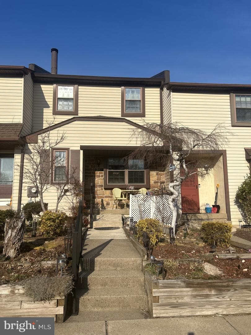 967 Bancroft Place photo 2