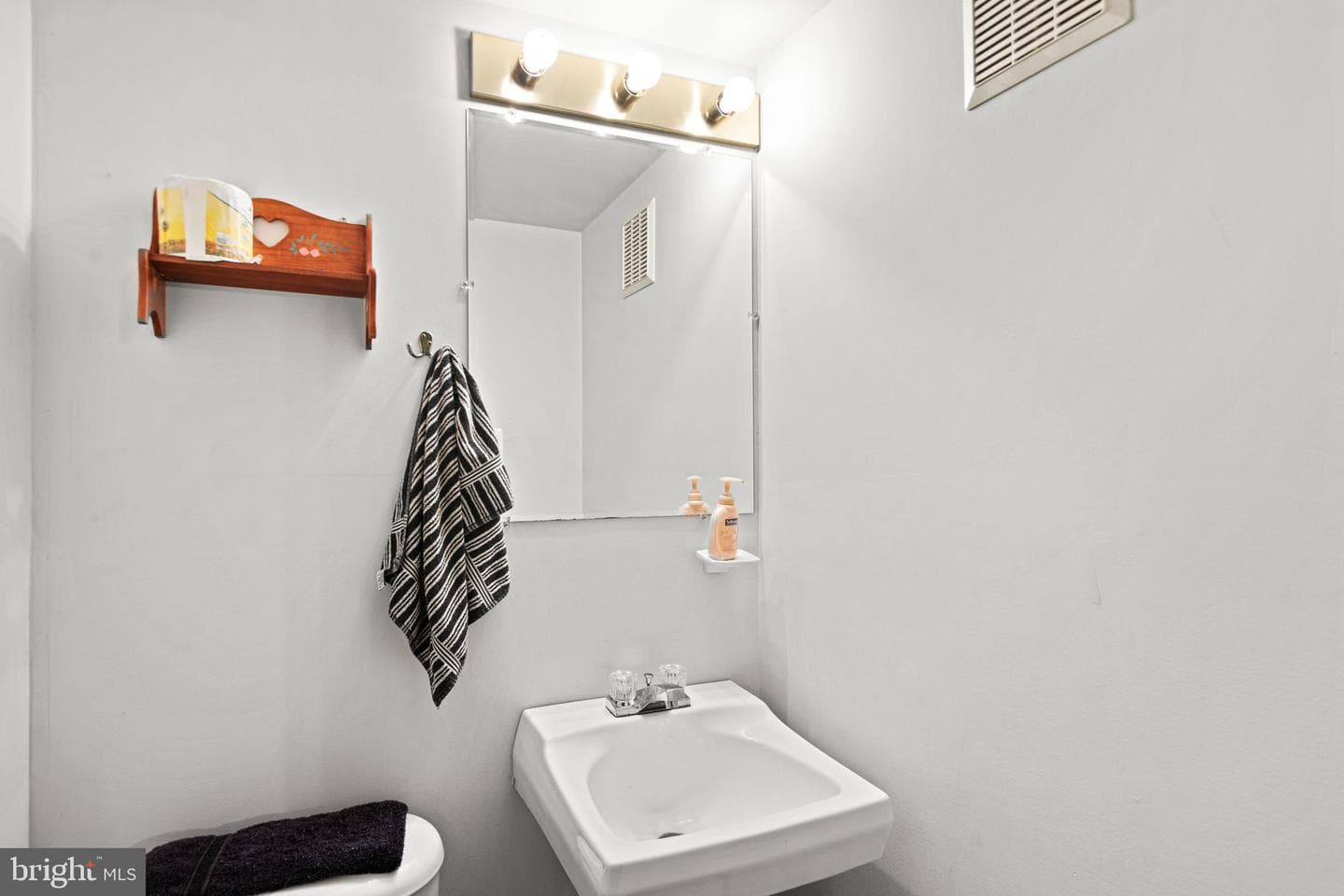 1302 Hilton Avenue photo 24