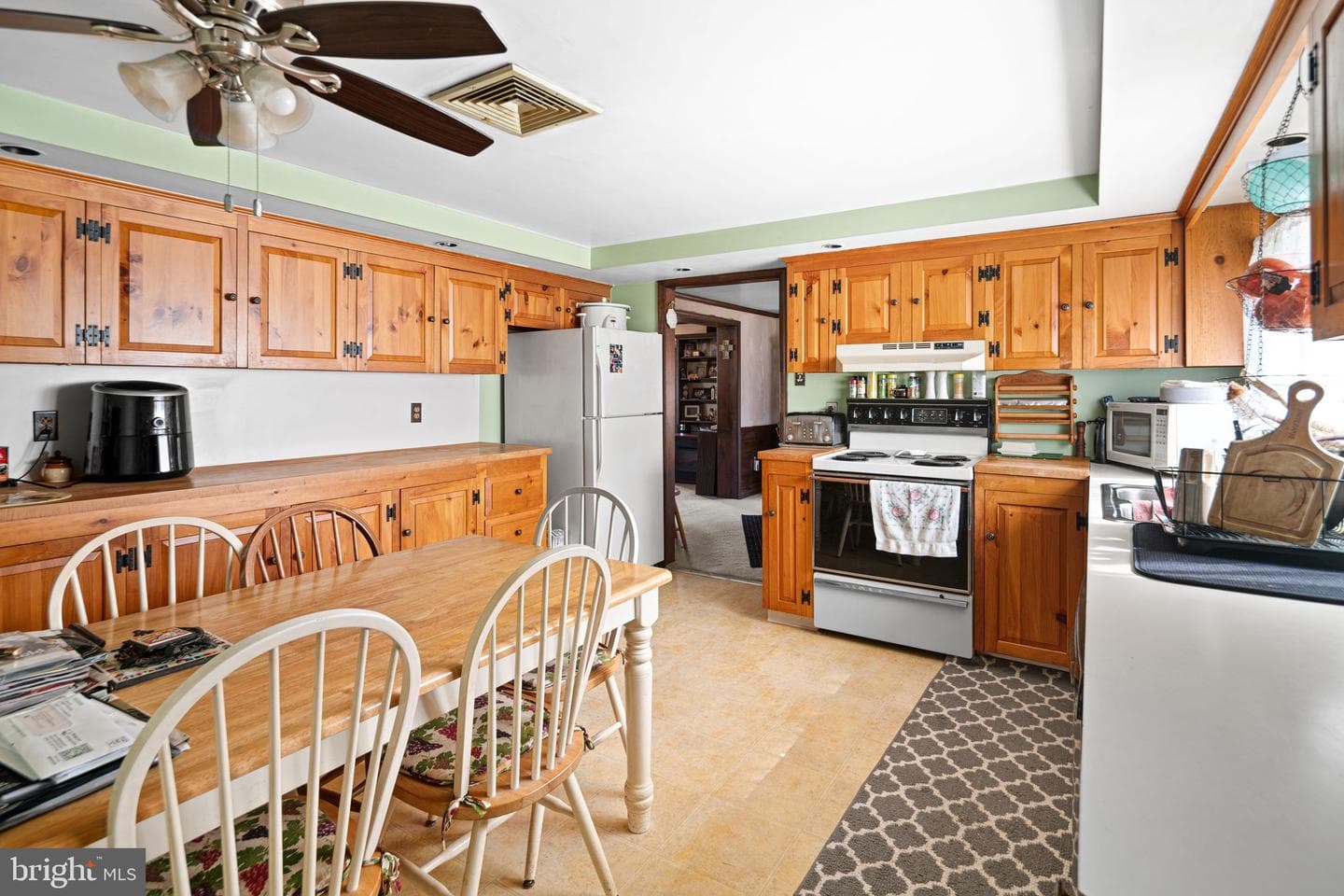 1302 Hilton Avenue photo 8
