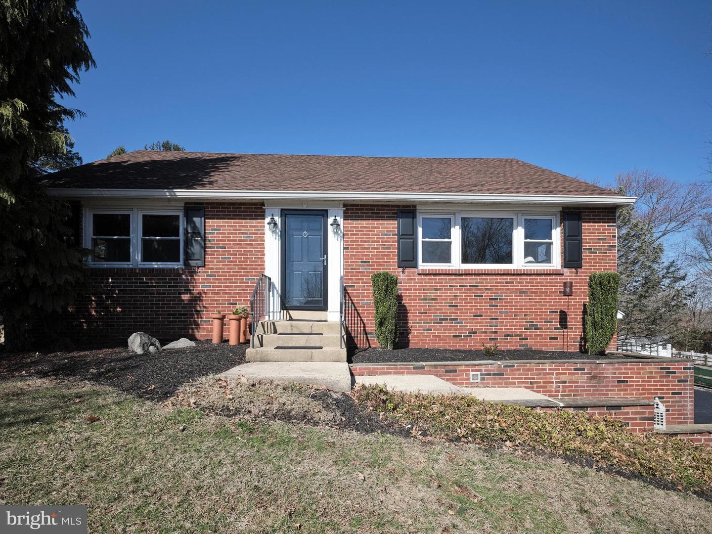 93 E Hillcrest Avenue photo 31