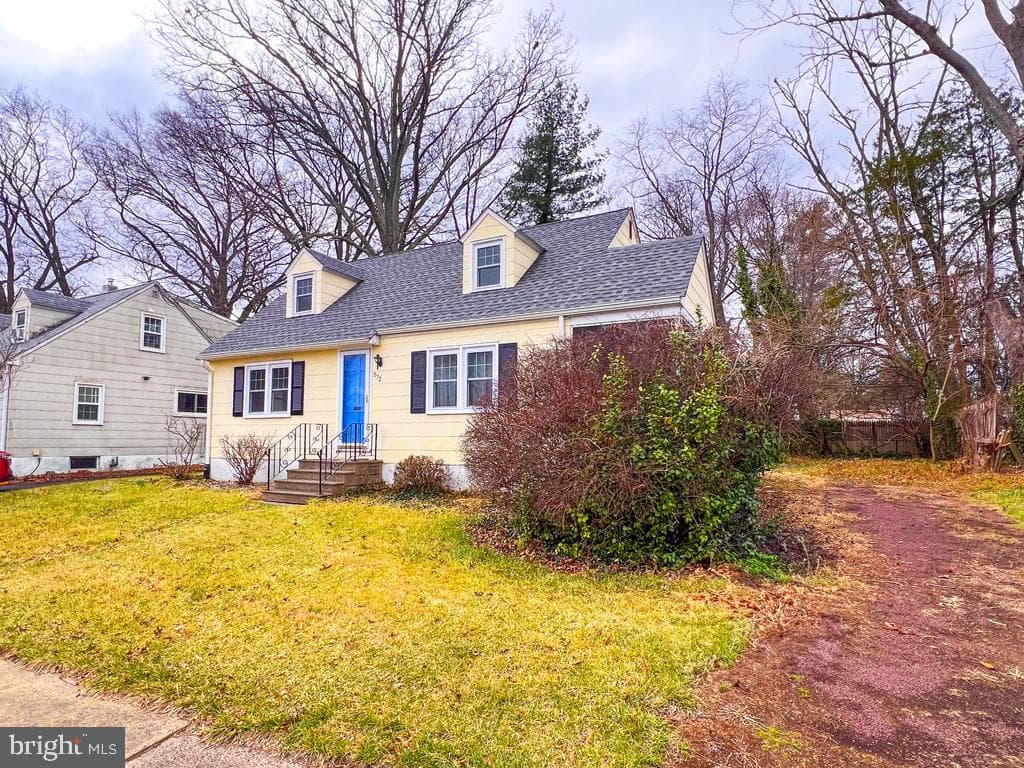 672 Osborne Avenue photo 2