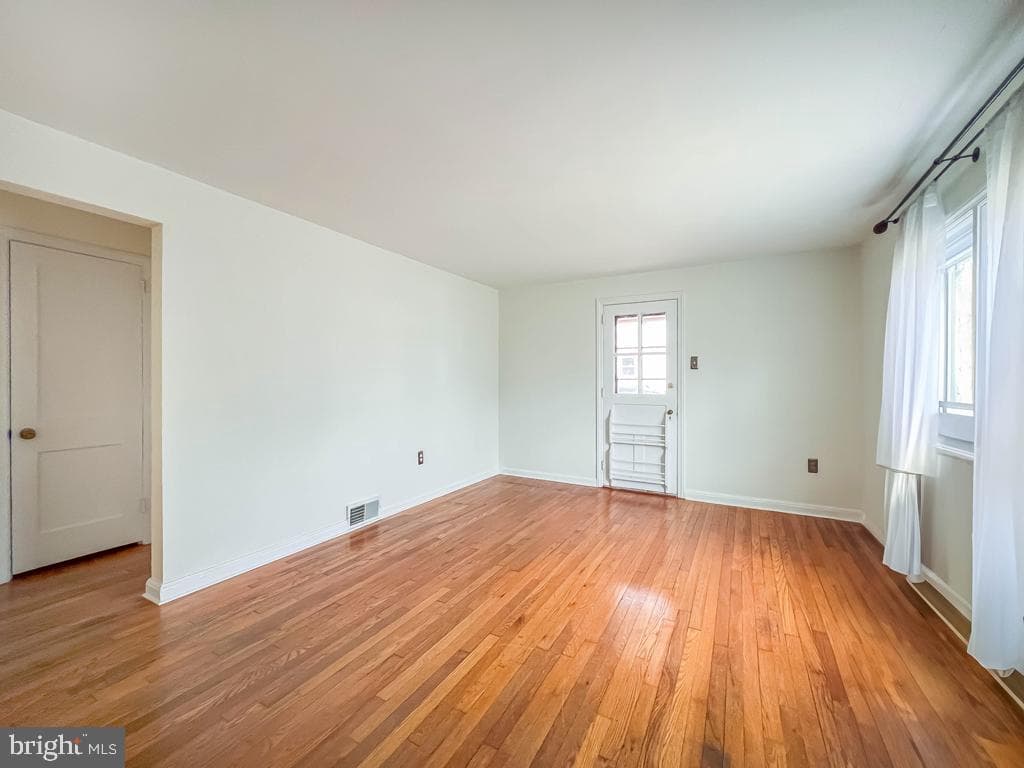 672 Osborne Avenue photo 6
