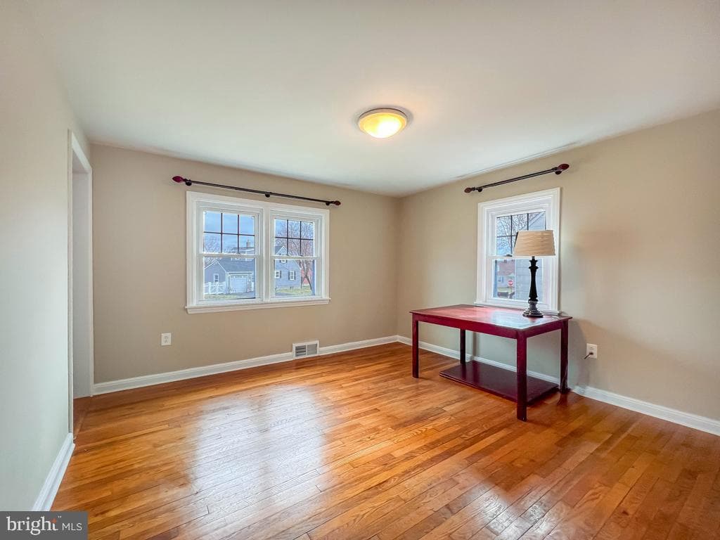 672 Osborne Avenue photo 8
