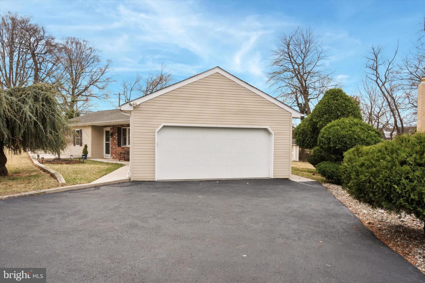 288 Colonial Drive photo 27