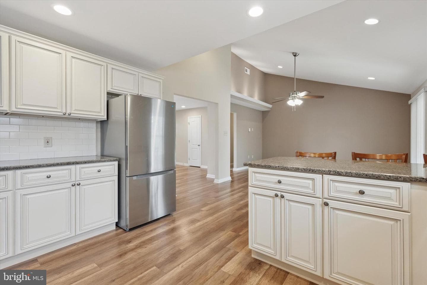 288 Colonial Drive photo 4
