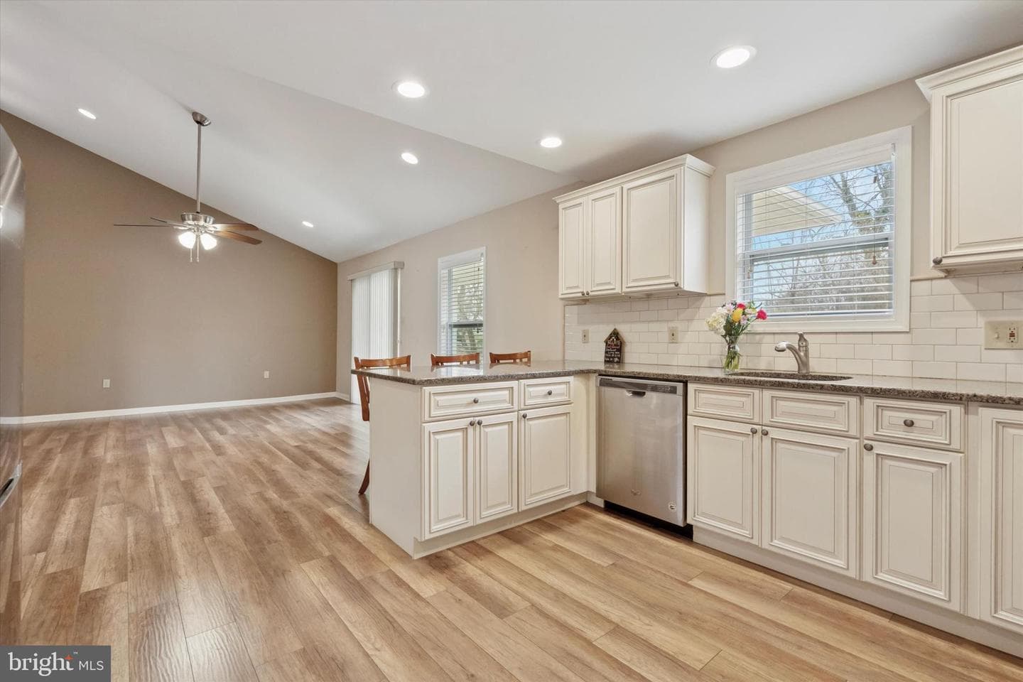 288 Colonial Drive photo 5