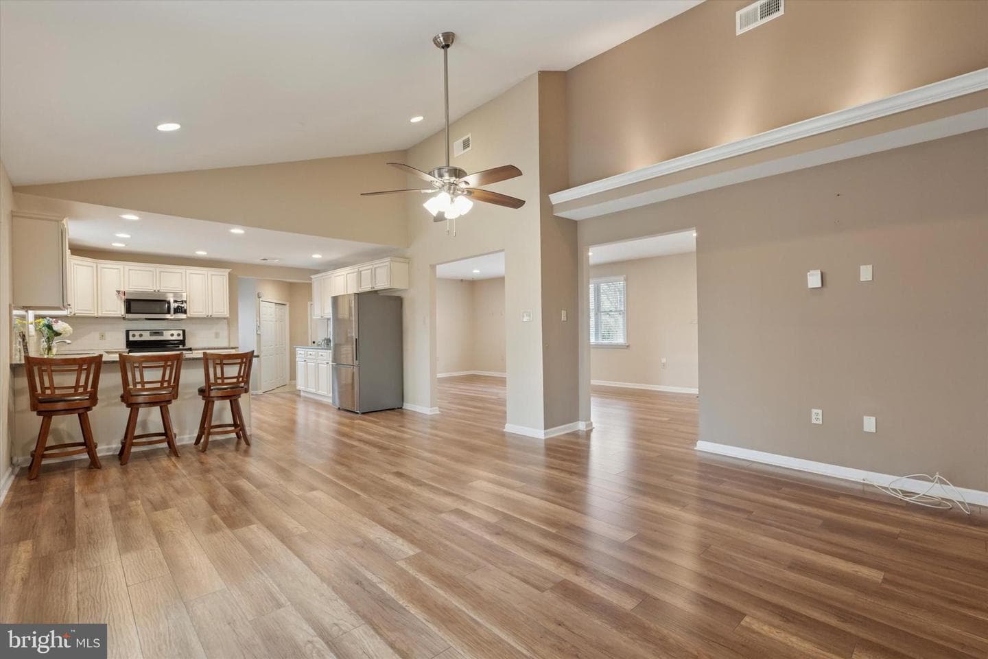 288 Colonial Drive photo 6