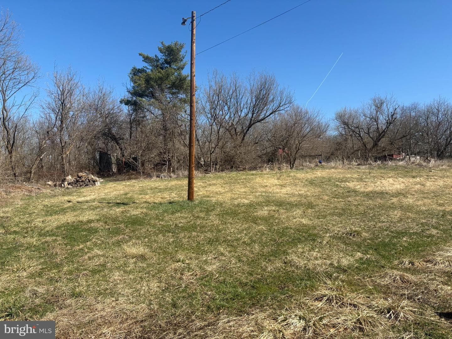 851 Minsi Trail photo 3