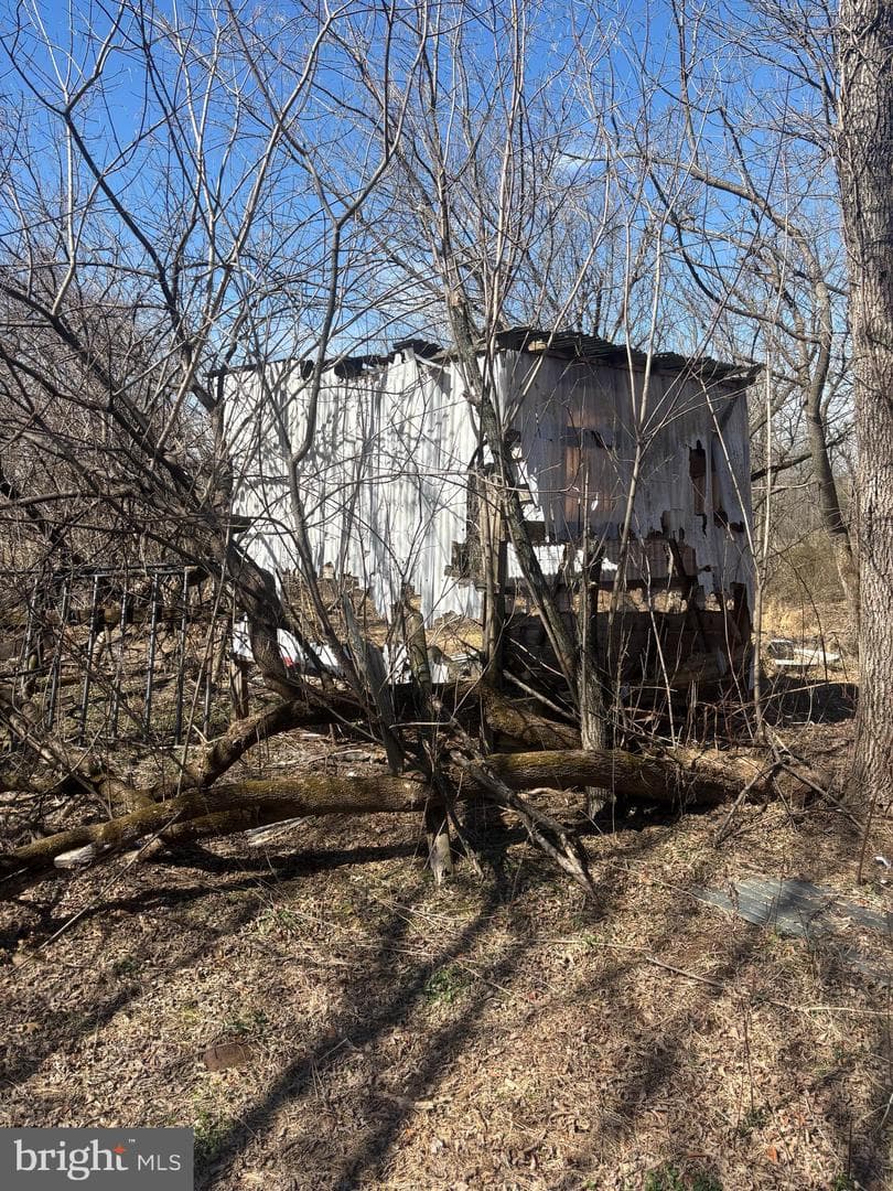 851 Minsi Trail photo 5