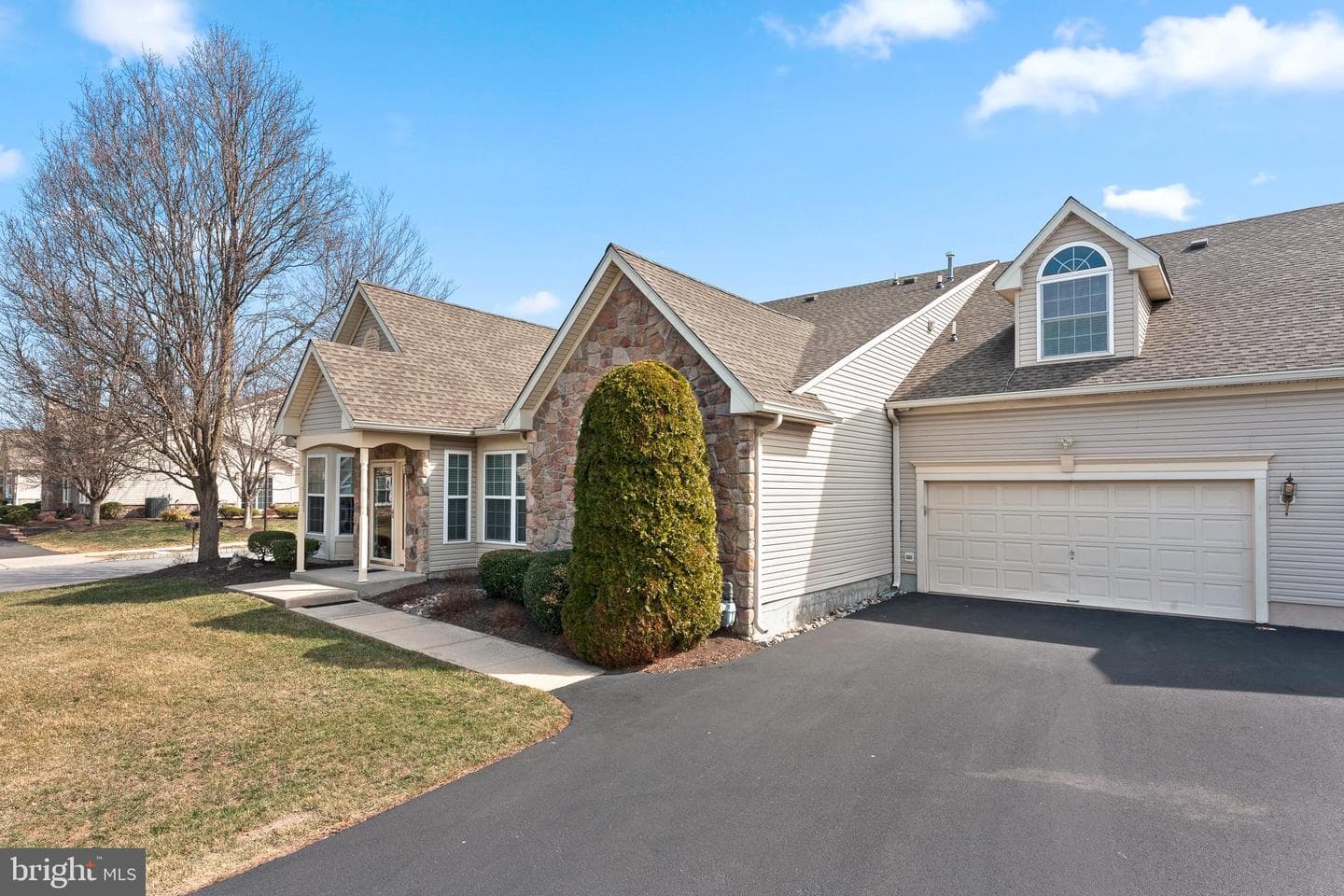 210 Shady Brook Drive photo 2