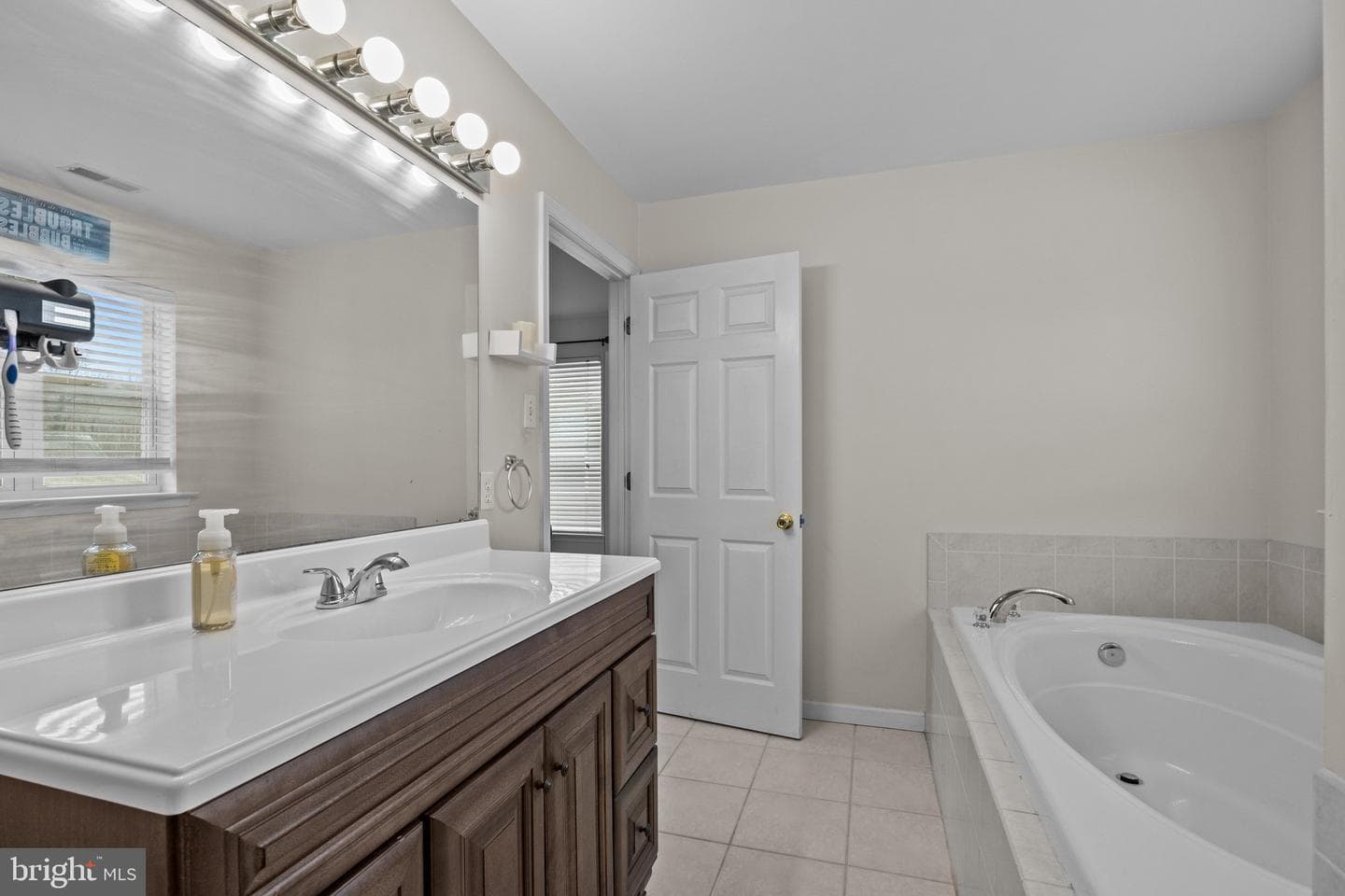 2366 Maple Avenue photo 25