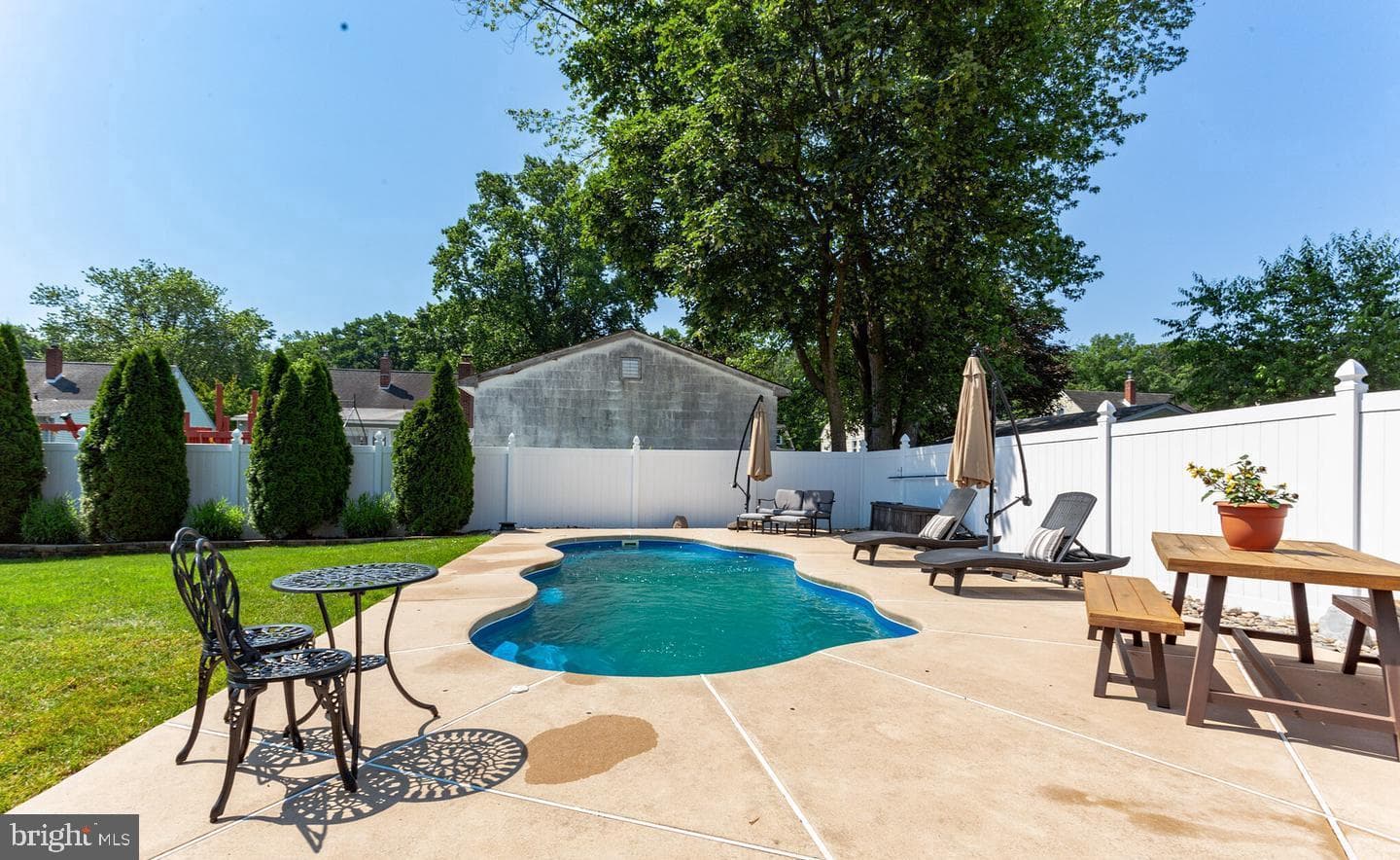2366 Maple Avenue photo 35