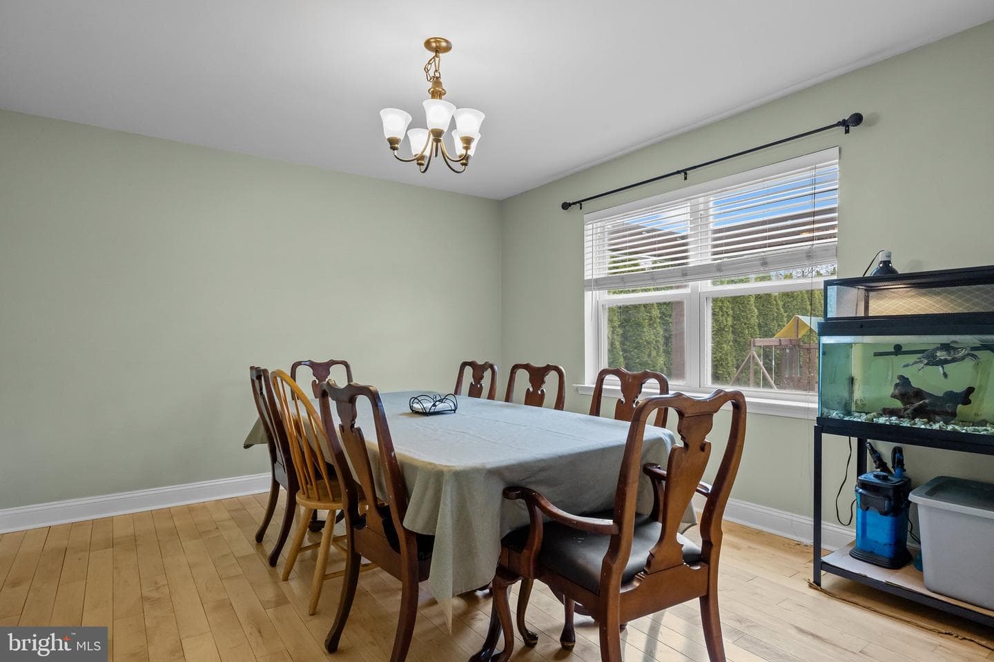 2366 Maple Avenue photo 8