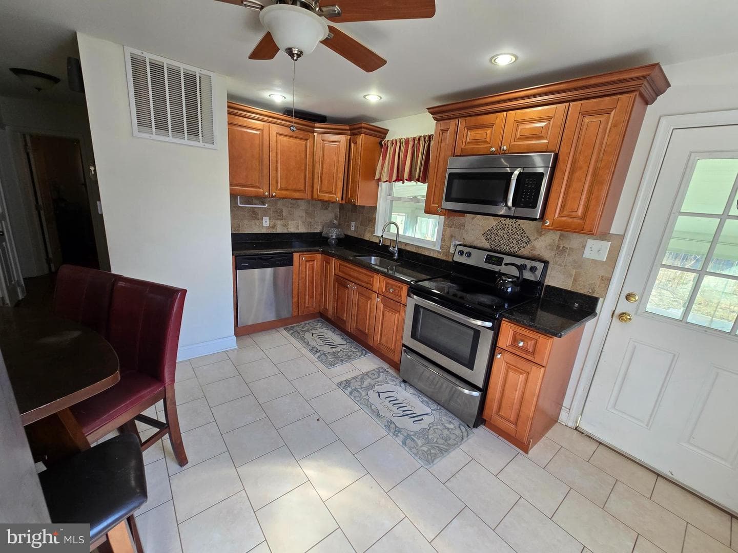 219 Harris Avenue photo 8