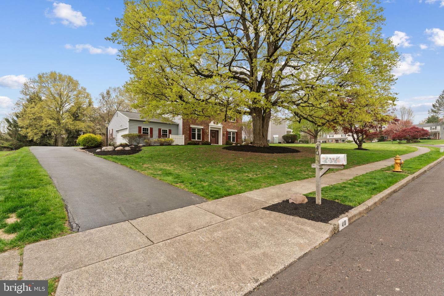 40 Deerpath Road photo 2