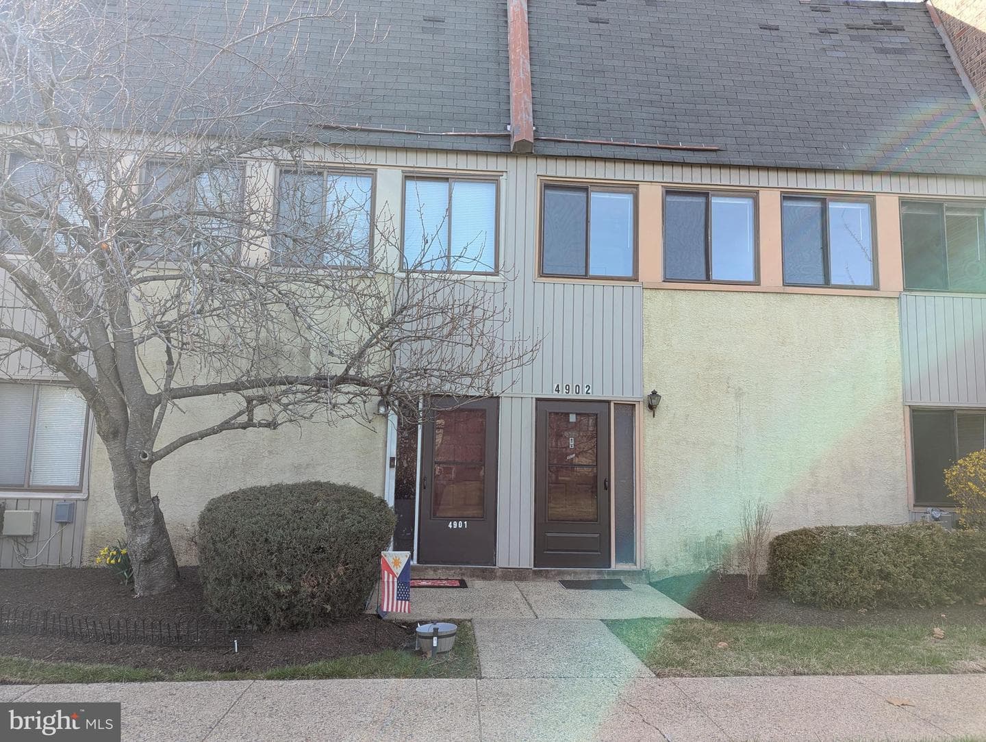 4901 Oxford Court photo 2