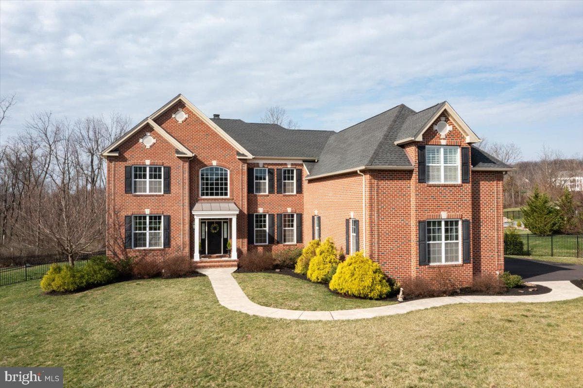 1039 Azlen Lane photo 2