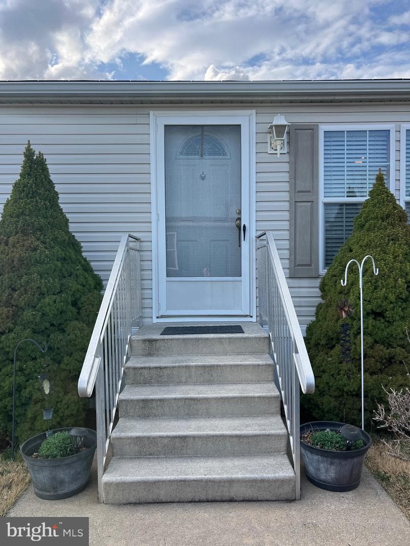3338 Rose Avenue photo 2