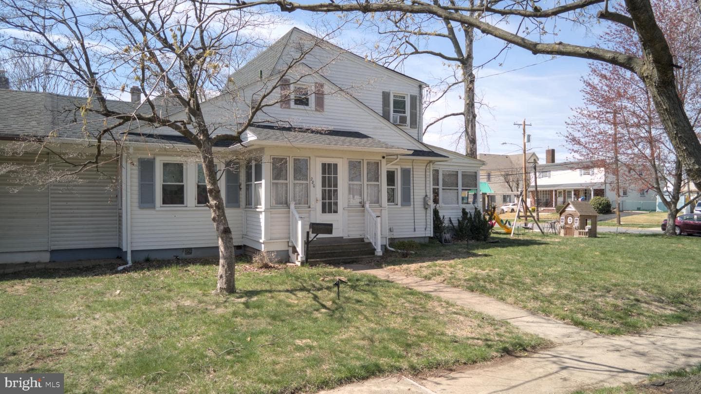 280 East Circle photo 2