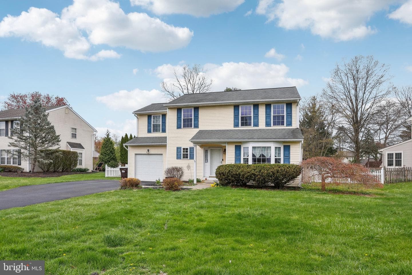 254 Burgundy Lane photo 3