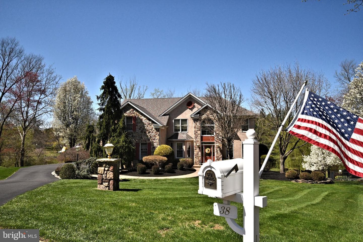 38 W Bellwood Drive photo 2