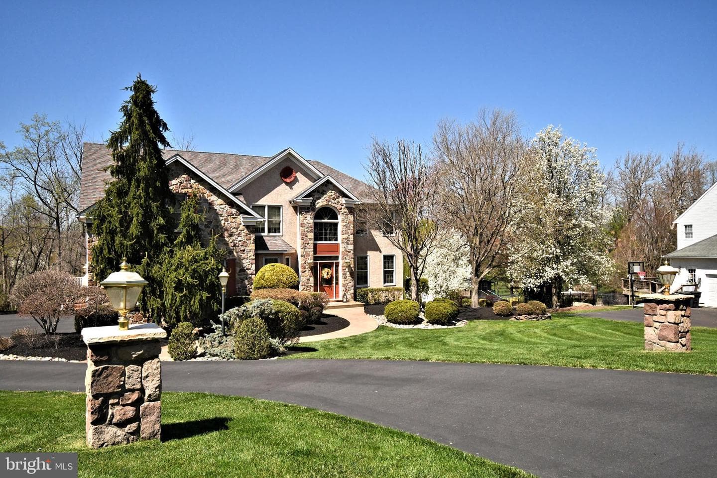 38 W Bellwood Drive photo 3