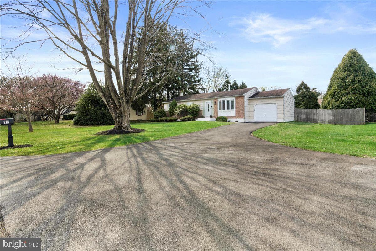 16 Dorothy Avenue photo 2