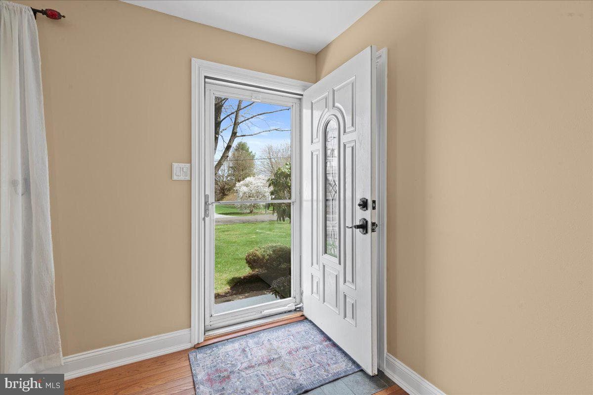 16 Dorothy Avenue photo 3