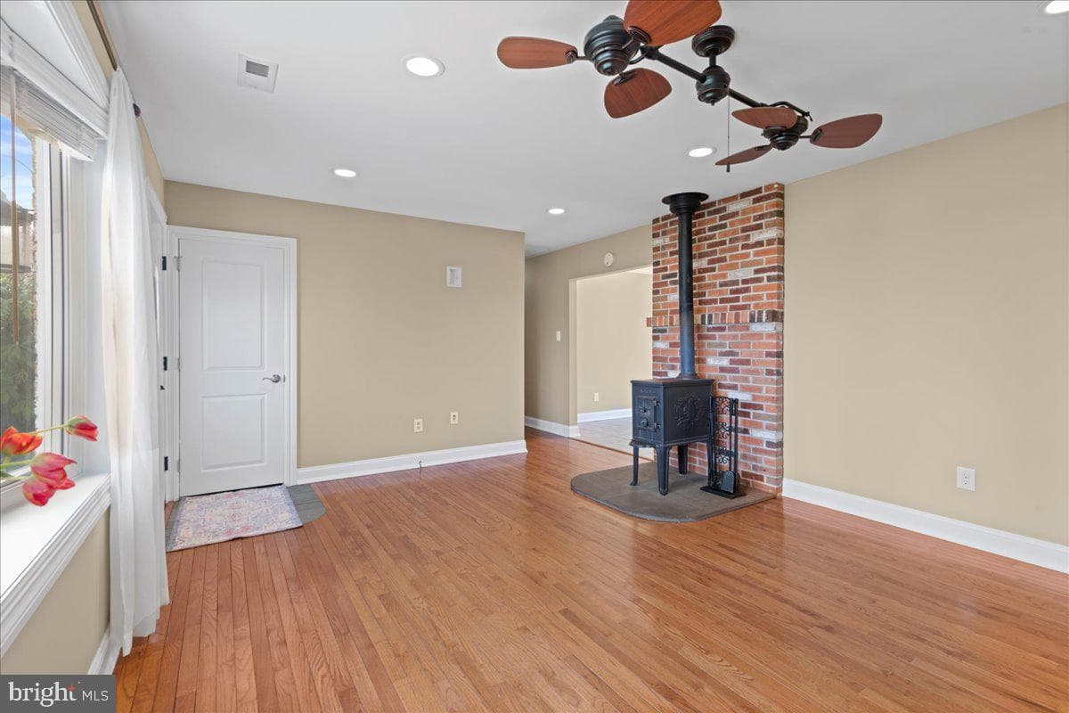 16 Dorothy Avenue photo 5