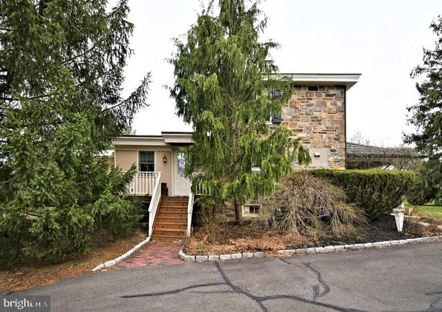 1903 Woodfield Drive photo 5