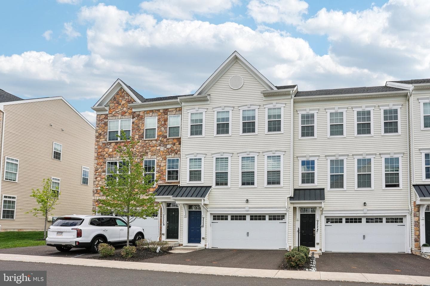 2222 Matts Way photo 2
