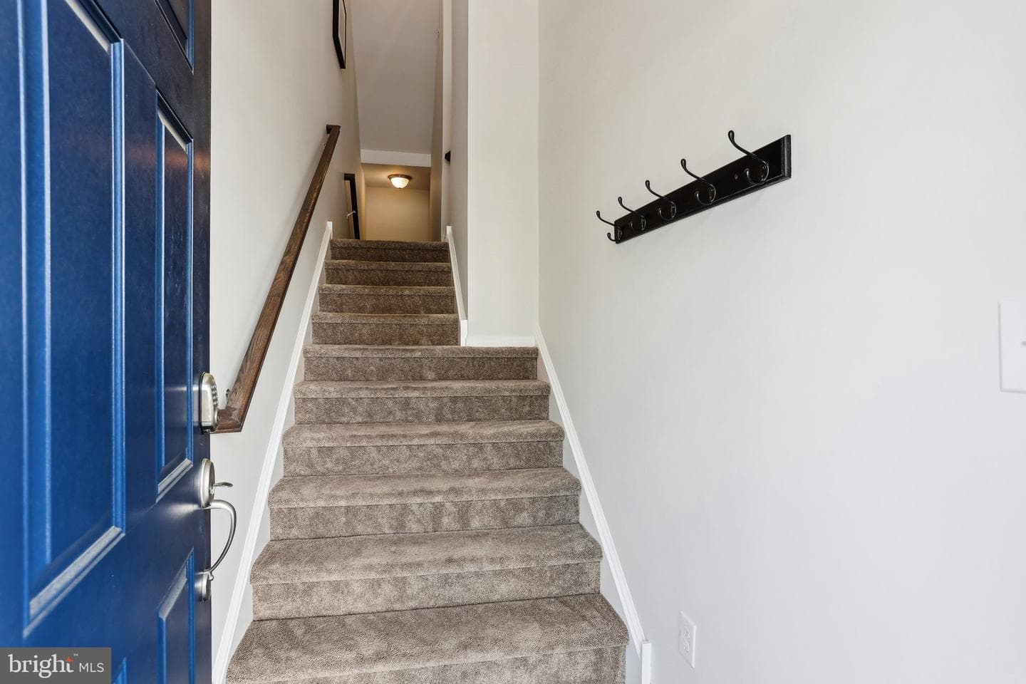 2222 Matts Way photo 4