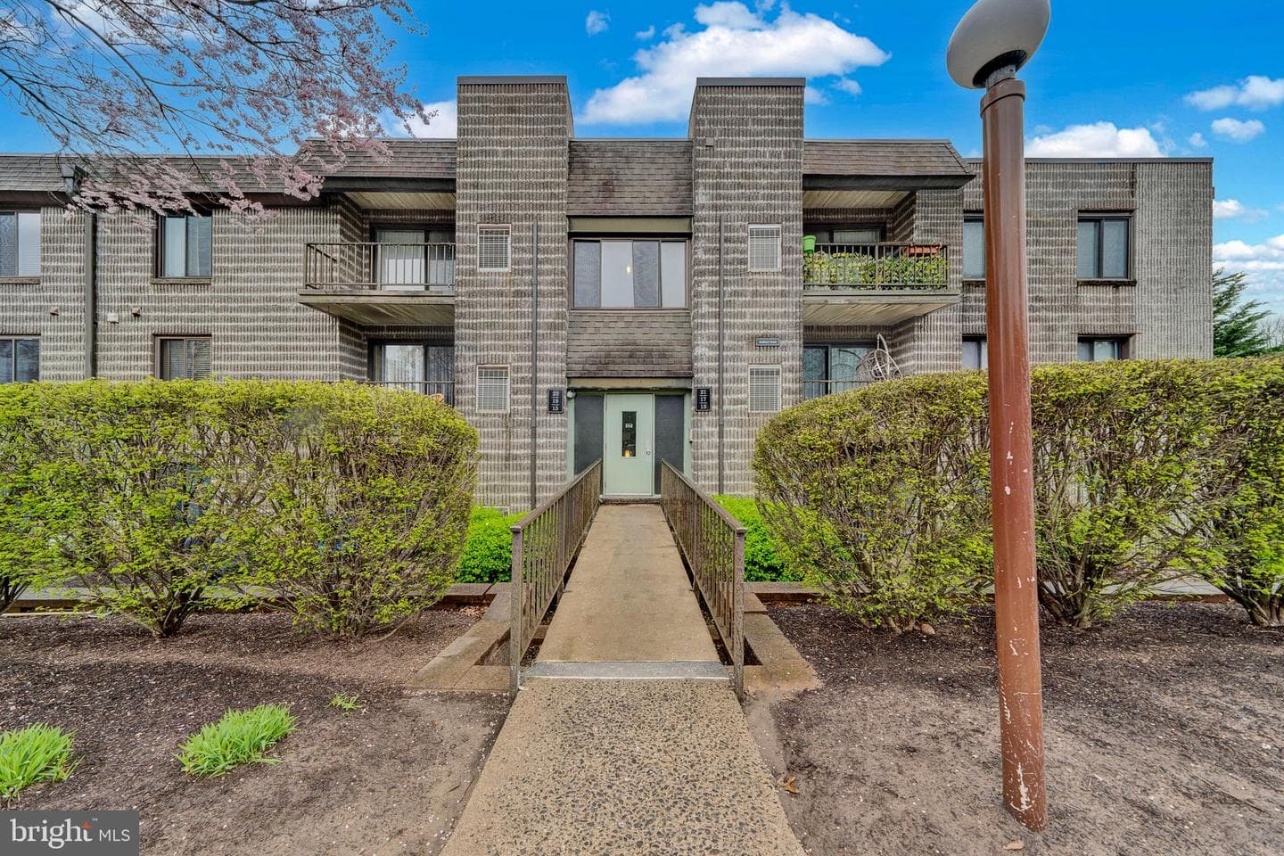 15 Sunbury Court photo 2