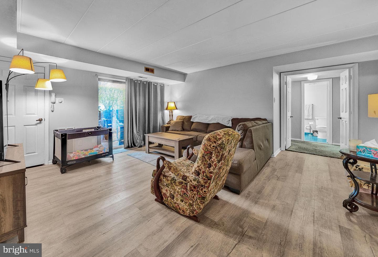 15 Sunbury Court photo 3