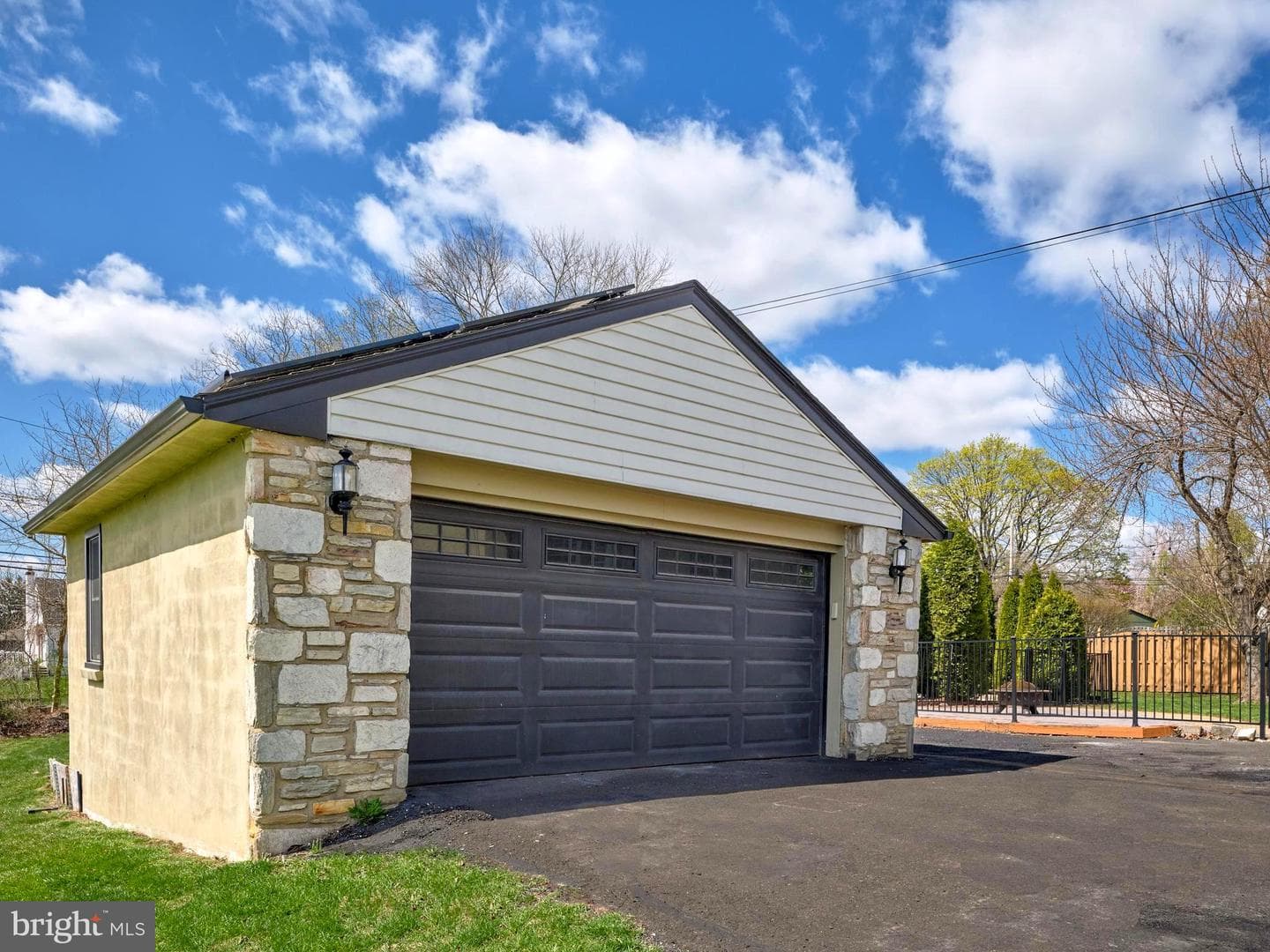 770 Sweetbriar Drive photo 5