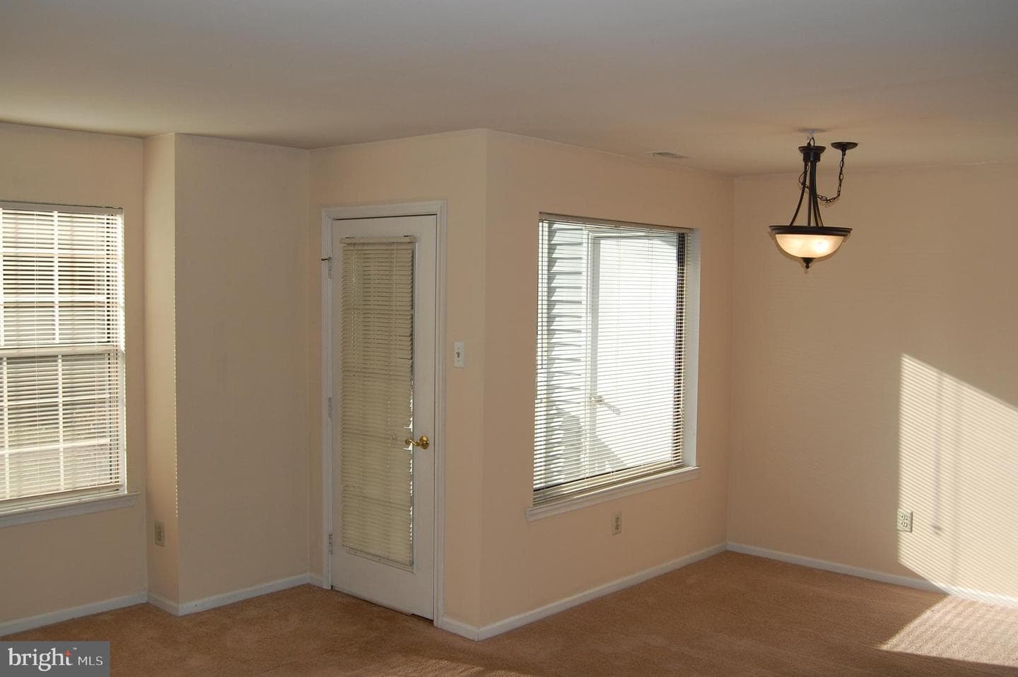 1009 Diamond Drive photo 2