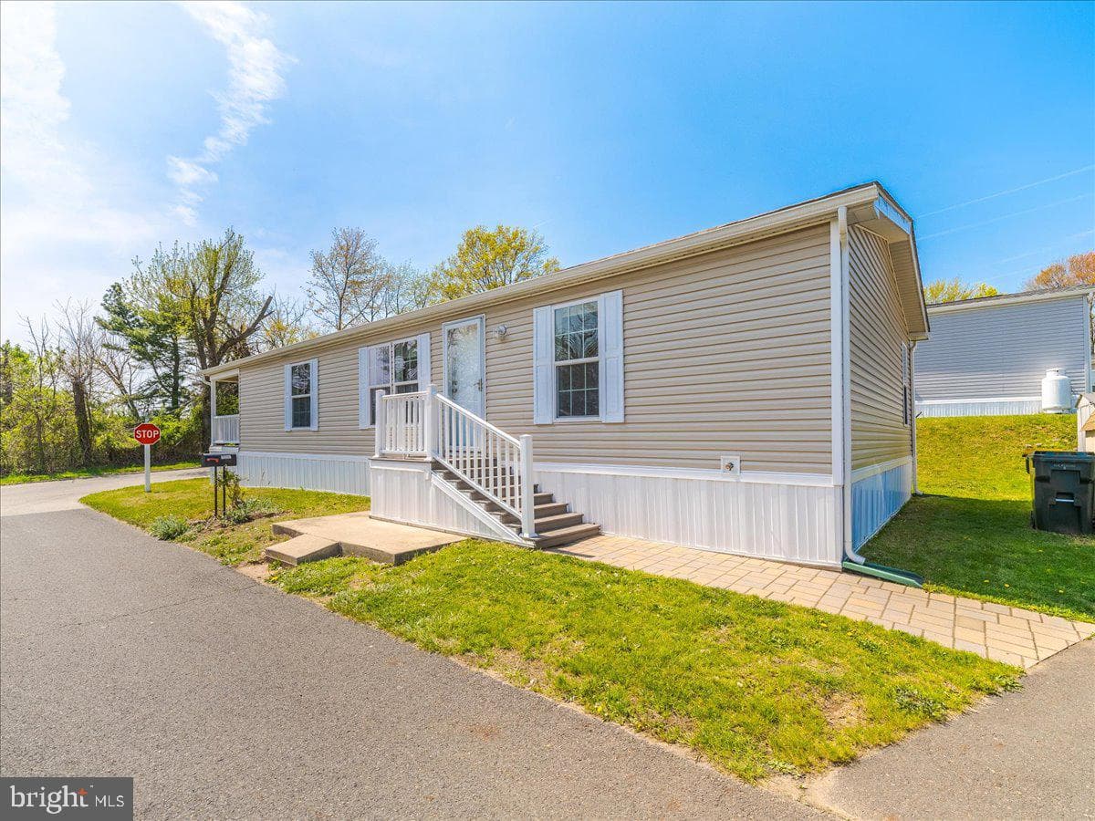 3226 Azalea Avenue photo 2