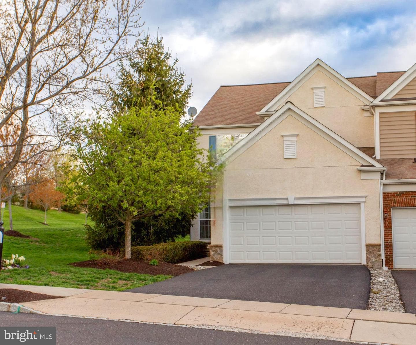 2146 Sugar Maple Lane photo 2