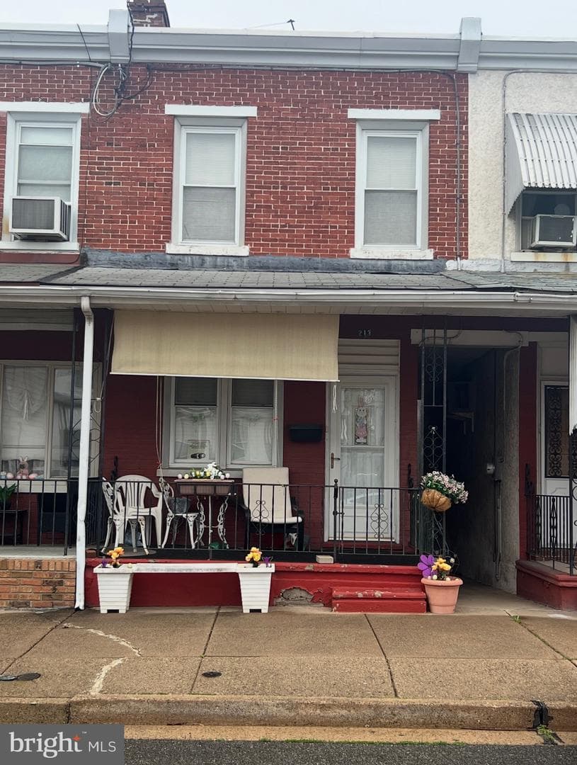 213 New Brook Street photo 1