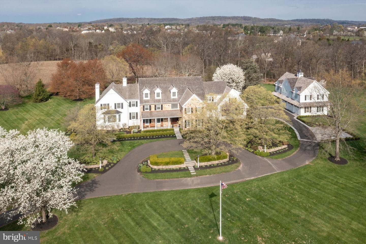 15 Greenbriar Circle photo 2
