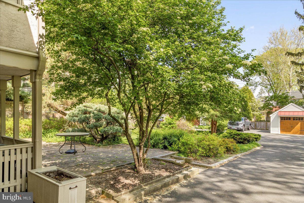 364 W Court Street photo 8
