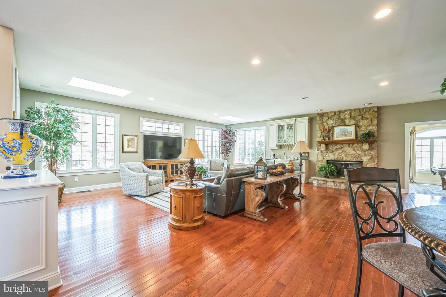 55 Woodside Lane photo 11