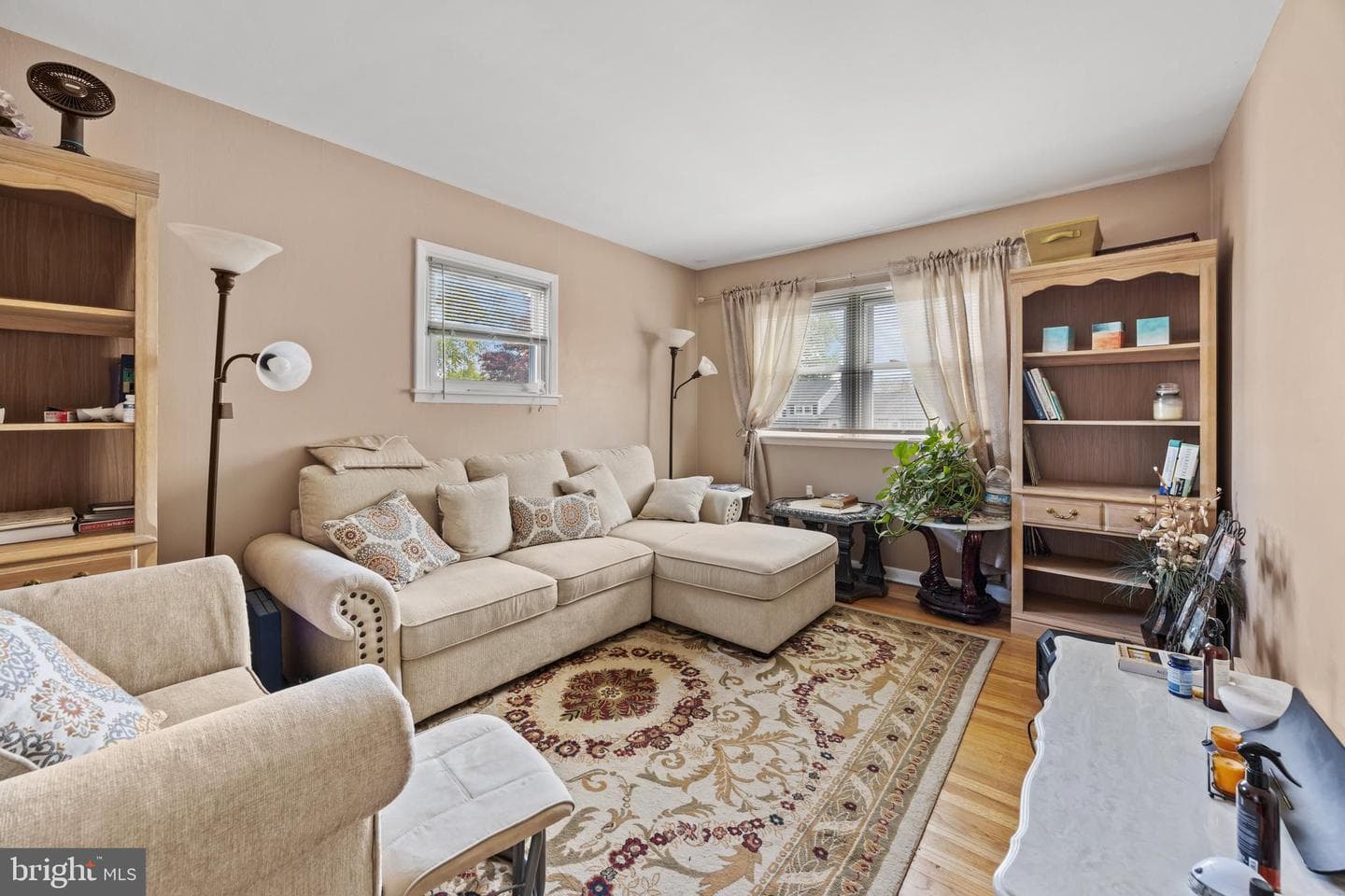 1023 Victoria Road photo 11