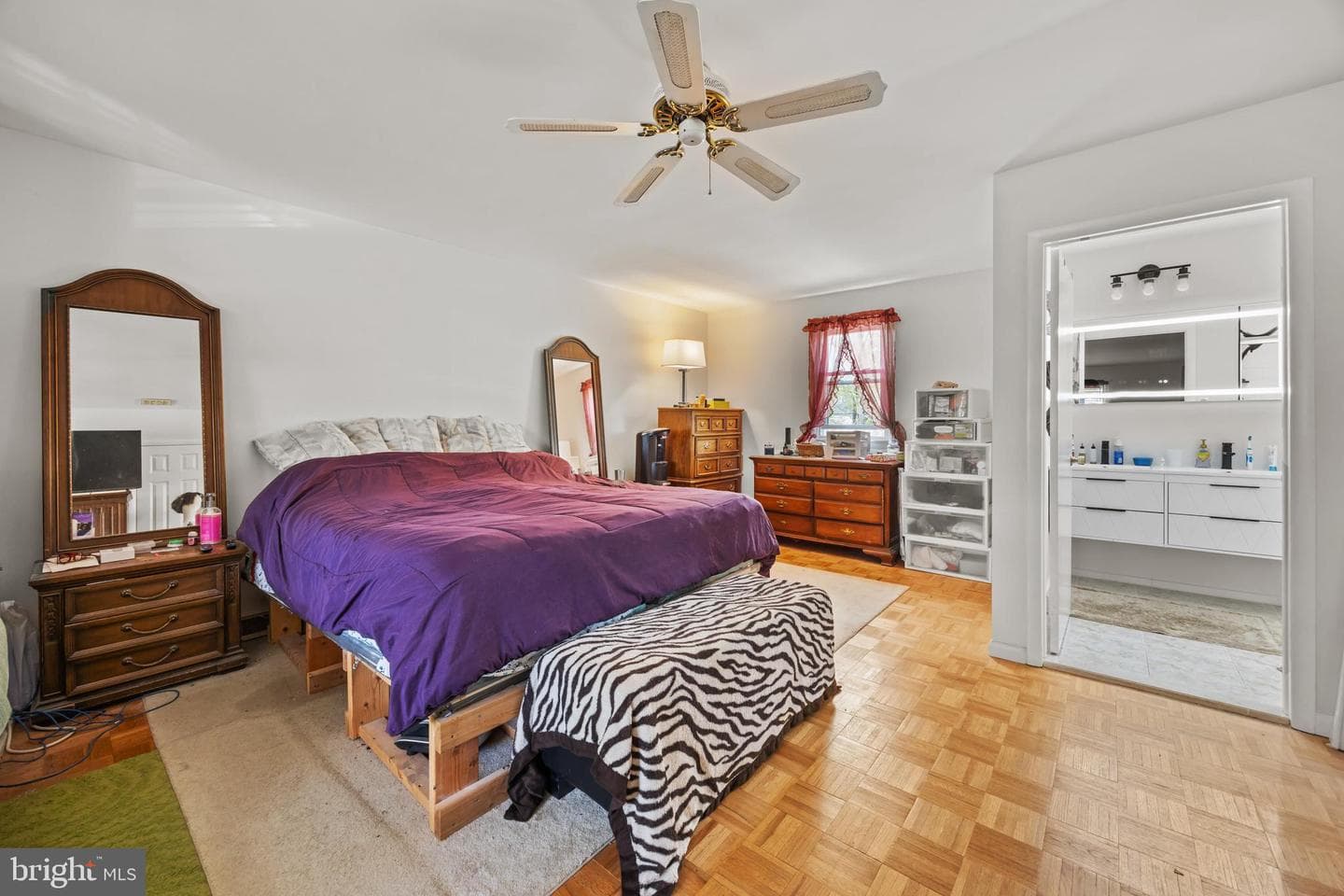 1023 Victoria Road photo 17